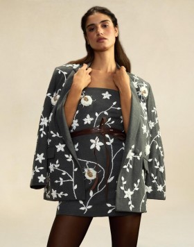  Damejakker og -frakker fra Cynthia Rowley | Fleur-utsmykket blazer